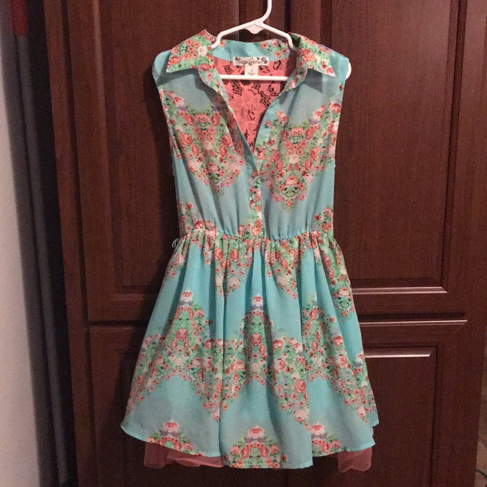 Girls Sleeveless Summer Dress. Like New!